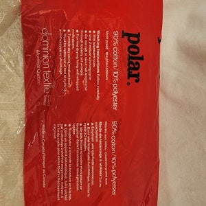 May include: A red plastic package with the brand name "polar" and washing instructions. The package contains 90% cotton and 10% polyester fabric. The text also includes washing instructions.
