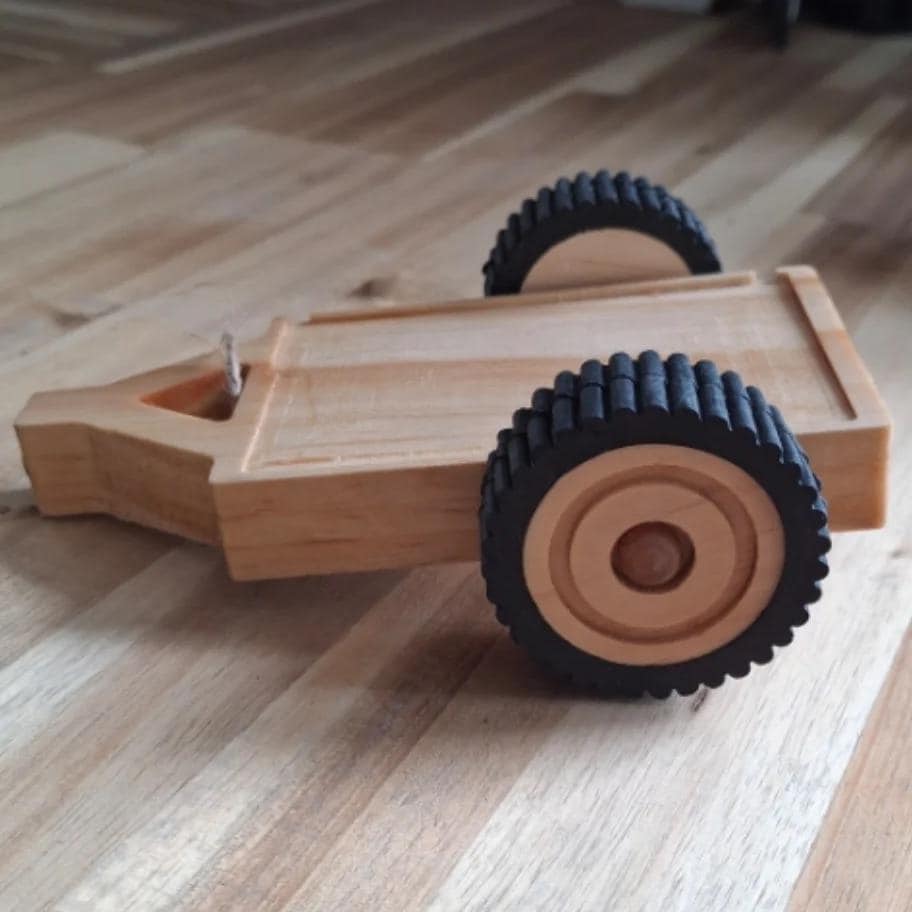 Remorque avec attelage de remorquage en métal