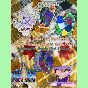 Puede incluir: Un conjunto de pegatinas de vinilo holográficas con letras y obras de arte del álbum "Post Human: Next Gen Vol. 1" de la banda Bring Me The Horizon. Las pegatinas presentan frases como "You know that I'd Disqu", "Dying to live living to die", "Don't give a fuck if my heart stops beating", "Stupid medicine not doing anything", "My hands around your throat I love the way you choke", y "All Hail Nex Gen".