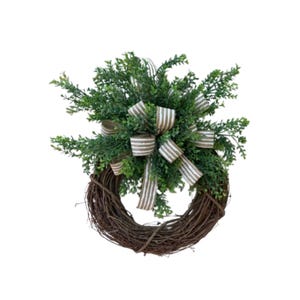 Green Boxwood Grapevine: Simple Elegance