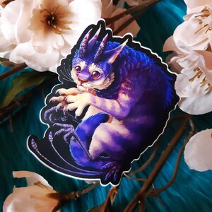Leuke Paarse Fantasie Kat Creature Vinyl Sticker (Maylo)