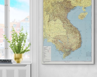 Mapa de la Indochina Francesa de 1954: Mapa de la época colonial tardía que muestra Vietnam, Laos y Camboya en medio de la Primera Guerra de Indochina y la retirada francesa.