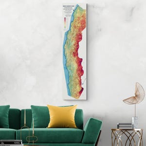 Puede incluir: Un mapa topográfico de la costa de la península de Baja California en México. El mapa muestra la elevación del terreno en tonos de verde, amarillo, naranja y rojo. La costa se muestra en azul. El mapa está impreso sobre un fondo blanco.