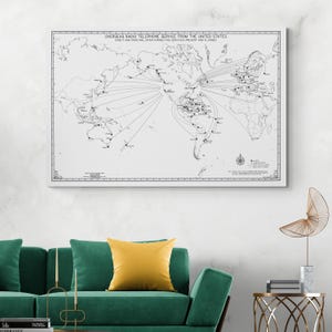 Puede incluir: Un mapa en blanco y negro del mundo que muestra el servicio de telefonía radiofónica de ultramar desde los Estados Unidos. El mapa muestra los servicios de interconexión directos y principales, tanto presentes como planeados. El mapa está impreso sobre un fondo blanco.