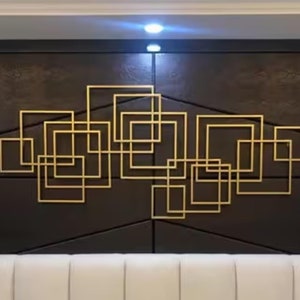 Goldener Metallrahmen für die Wand, geometrischer Wandbehang aus Metall, geometrischer Luxus-Wanddekor aus goldenem Metall, wetterfester Wanddekor für den Außenbereich