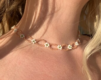 Pink daisy flower necklace with glass beads, rosé birthday present, for soft naturals, cutecore