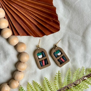 LIBRERIA • Orecchini in argilla polimerica • Orecchini in argilla alla moda • Orecchini in argilla di tendenza • Orecchini in argilla colorata • Orecchini da libro
