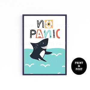 69. No Panic - Tiburón - Impresión de pared para guardería infantil escandinava - Decoración de pared con tipografía - Póster artístico A3, A4, A5 - Arte de pared hygge con tiburón lindo para niños