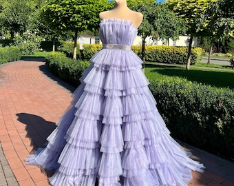 Robe de mariée bouffante lilas. Robe longue lavande à volants. Robe de bal violette. Robe de soirée pour poupée. Robe douce pastel. Robe avec strass