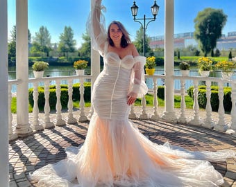 Weißes Meerjungfrauen-Hochzeitskleid für kurvige Mädchen, Nude Brautkleid, Elfenbein-Silhouette Kleid mit langer Schleppe, Fischschwanz Silhouette Korsett Kleid