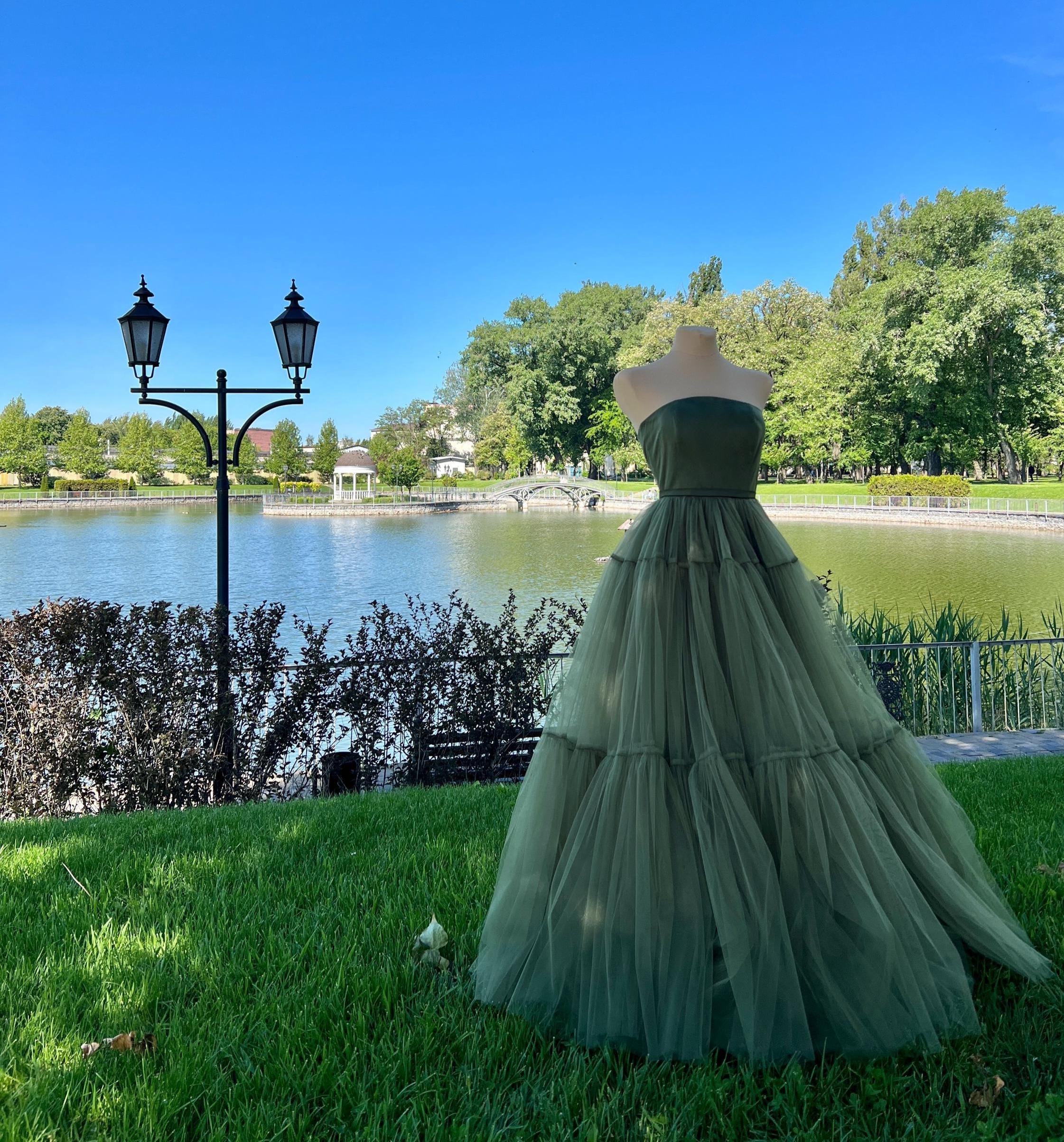 grass green color dress Rosie Assoulin Grass Green Drop Me a Note Dress Grass Green / 2