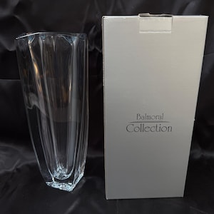 Balmoral Collection Crystal Vase | Elegant Flared Design with Square Base | Gift-Boxed Lead Crystal Home Décor
