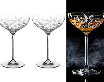 DIAMANTE Champagne Cocktailfat Coupéer Par - 'Breeze' - Intrikat etsat blommigt bladmönster - Set om 2