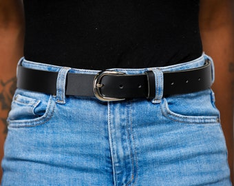 Ceinture minimaliste en cuir pour femme, ceinture noire 100% cuir pleine fleur fabriquée à la main au canada.