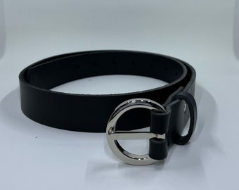 Ceinture noire en cuir moderne pour femmes 100% cuir pleine fleur fabriquée à la main au Canada.