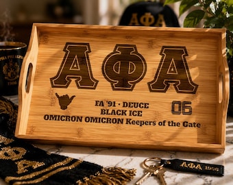 Pomysł na prezent Alpha Phi Alpha na testament. Spersonalizowana grawerowana drewniana taca. Prezent dla bractwa Alpha Phi Alpha dla oddziału Alpha. Prezent dla bractwa Alpha.