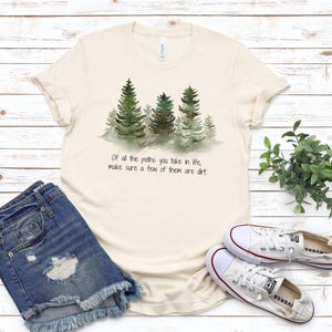 Camiseta "De todos los caminos que tomas", camiseta de acampada y senderismo, camiseta para actividades al aire libre, regalo para campistas, camiseta de vida salvaje del bosque, camiseta de mochileros, camiseta del NPS