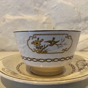 Spode tea cup, pattern R.N. 667195, 3 birds and flower basket, circa 1900, creamware, embossed rim of saucer and exterior of cup
