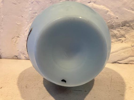 アンティークのコーラル花瓶、おそらくマウントワシントン、花の