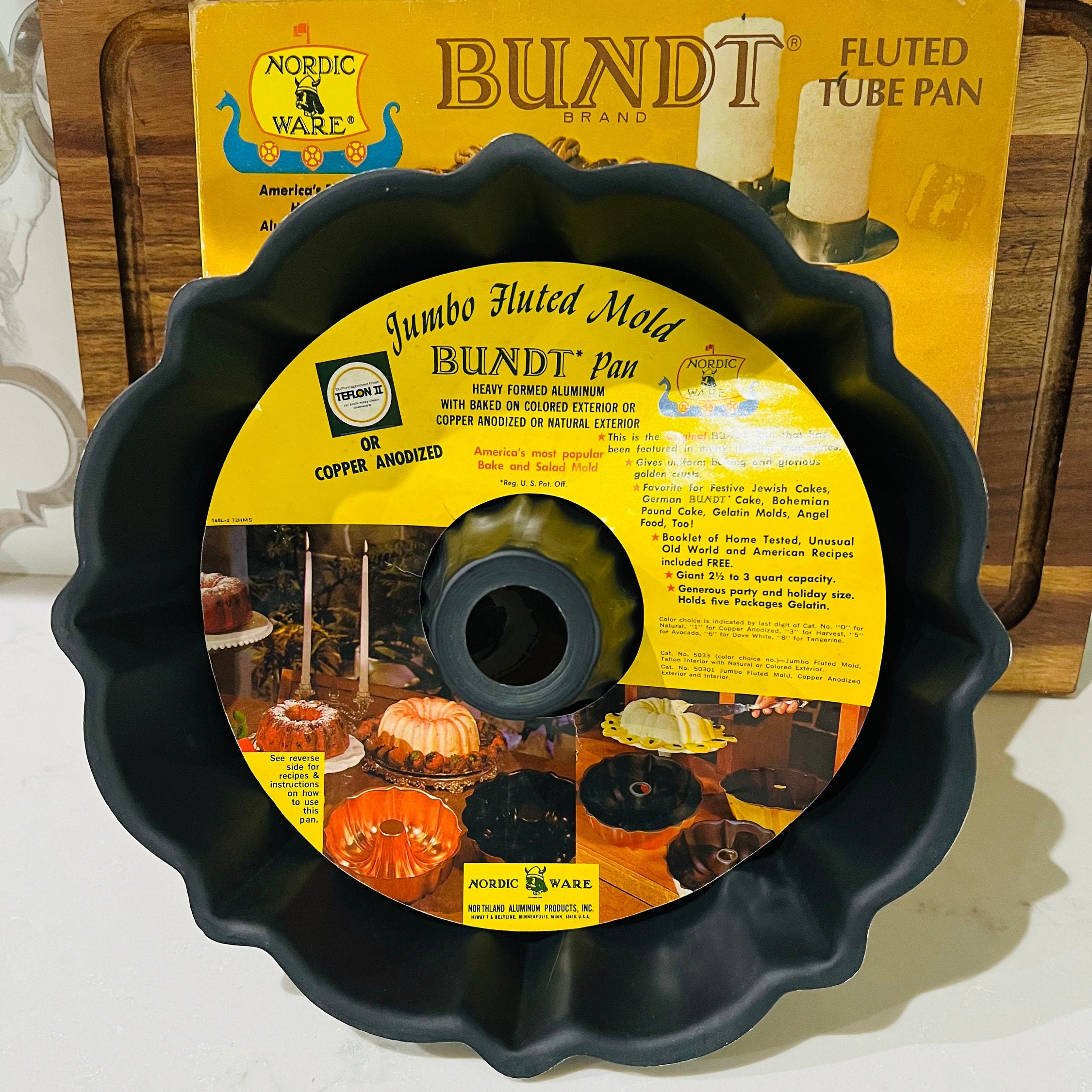 Vintage Nordic Ware Avocado Green Bundt Cake Pan in Box Finland