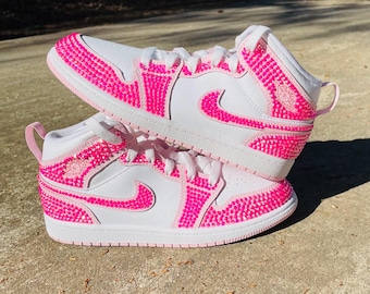 Jordan 1 Mids Bejeweled: Tênis com joias e strass