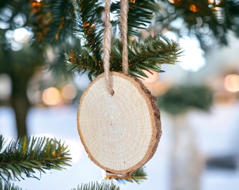 Enfeite de Natal feito à mão em fatias de madeira de carvalho branco | Presente de artesanato faça você mesmo
