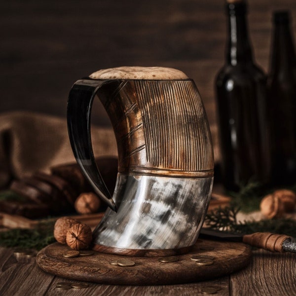 Chope en corne de Viking fabriquée à la main haut de gamme - Chope de bière de style nordique hautement polie avec plusieurs tailles et options de gravure - Cadeaux uniques pour homme