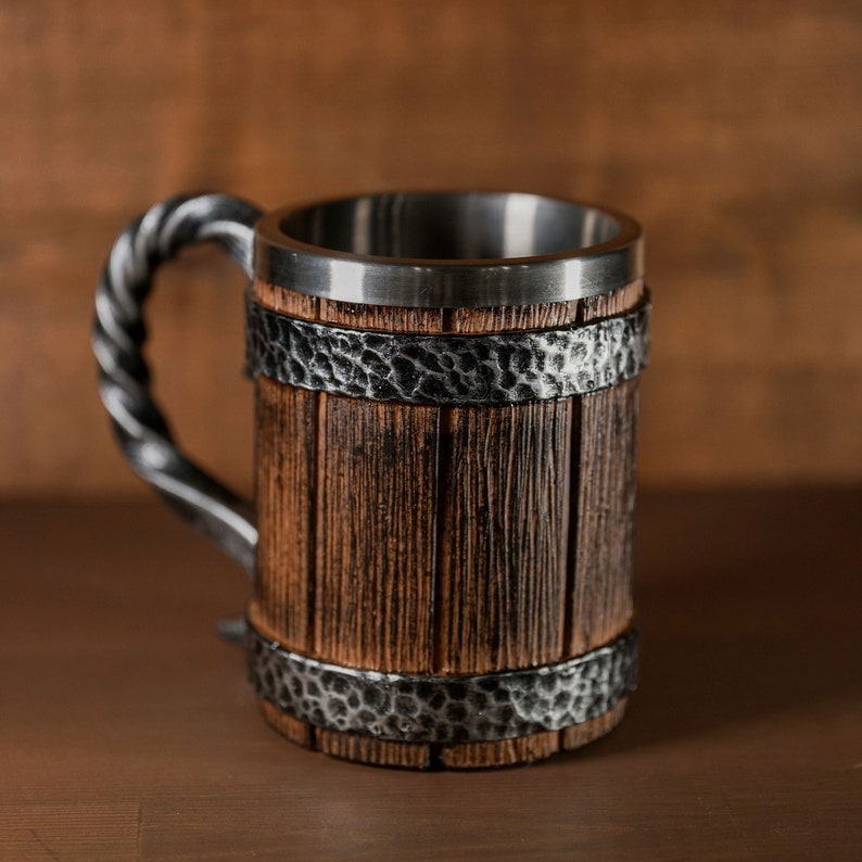 Stainless Steel Beer Tankard 20 oz Tavern Style Mug for Hot or Cold Drinks Imitation Wood & Iron Bild 1