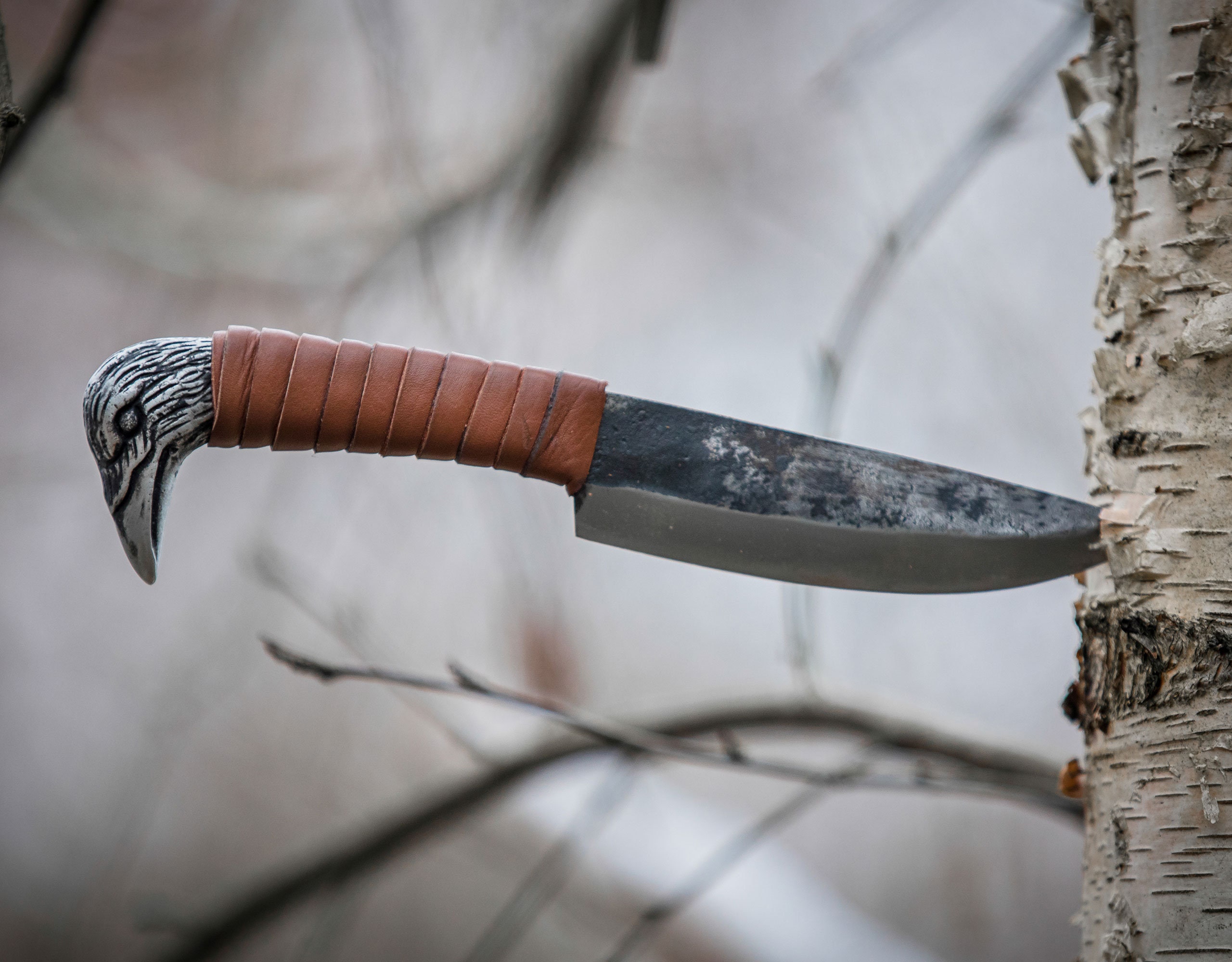 Couteau Viking Tête De Corbeau – Lame Acier Carbone Forgé, Fourreau Cuir, Fait Main