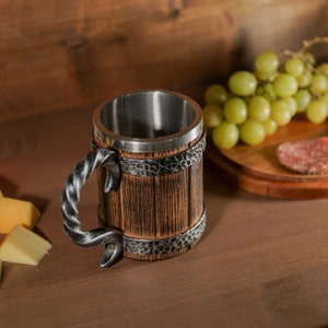 Stainless Steel Beer Tankard 20 oz Tavern Style Mug for Hot or Cold Drinks Imitation Wood & Iron Bild 7