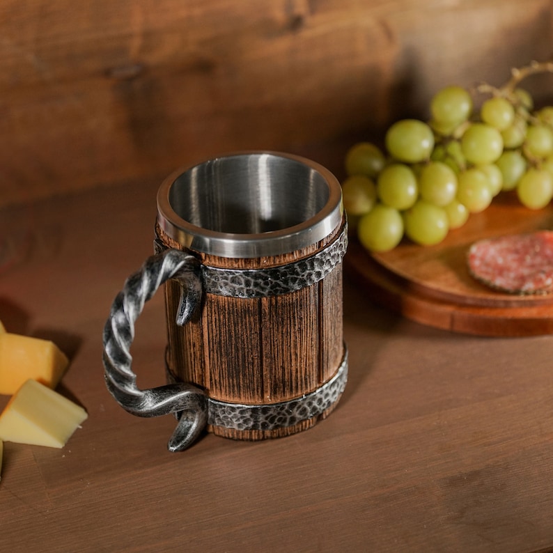 Stainless Steel Beer Tankard 20 oz Tavern Style Mug for Hot or Cold Drinks Imitation Wood & Iron Bild 7