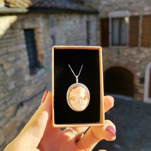 Cameo necklace and brooch handmade in Italy with silver sterling 925 frame, Handmade jewelry from seashell, unique wedding gift zdjęcie 6