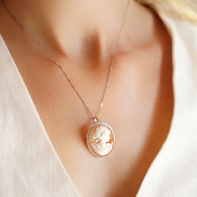 Cameo necklace and brooch handmade in Italy with silver sterling 925 frame, Handmade jewelry from seashell, unique wedding gift zdjęcie 1