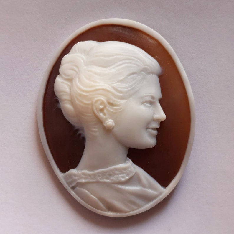 Gepersonaliseerde cameo, portret cameo, cameo ketting, gemaakt in Italië, kerstcadeau, gemaakt in Italië, gepersonaliseerd handgemaakt cadeau, kerstcadeau afbeelding 3