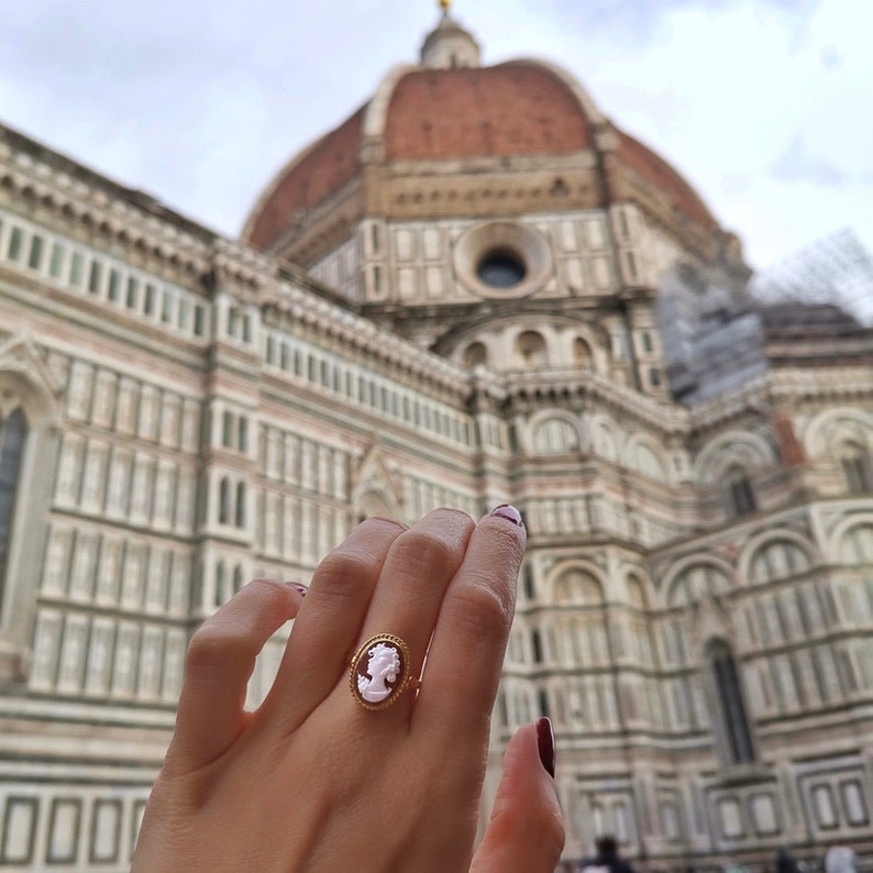 Collana e spilla con cammeo fatte a mano in Italia con montatura in argento sterling 925, gioielli fatti a mano con conchiglia, regalo di nozze unico immagine 9