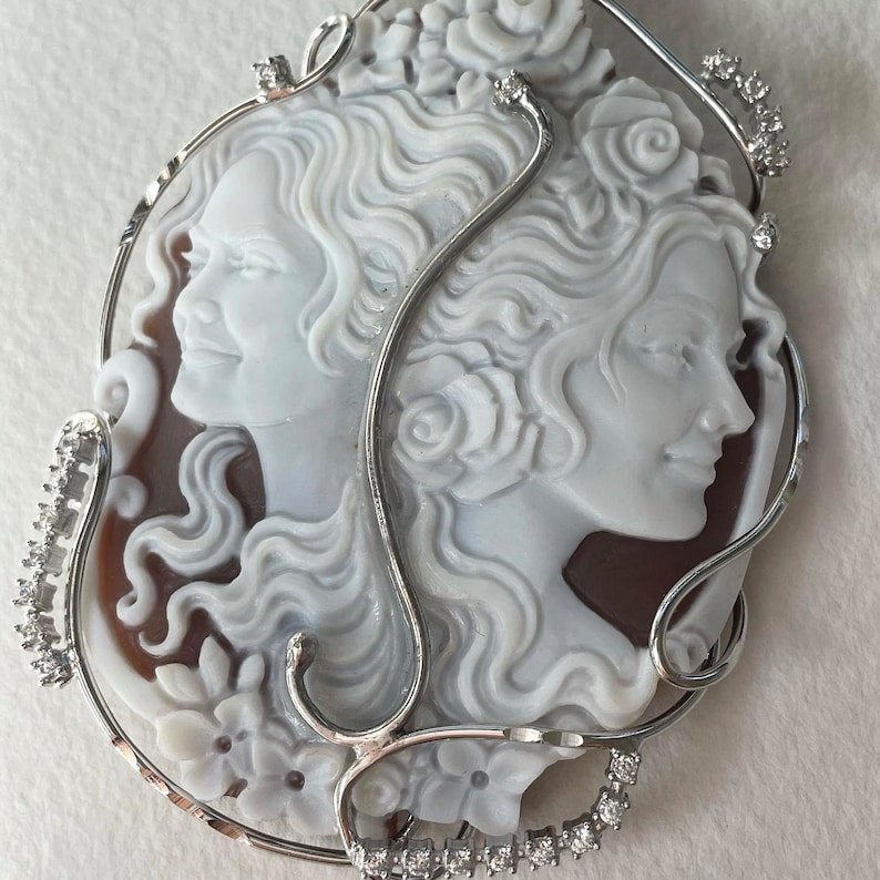 Personalised cameo, portrait cameo, cameo necklace, made in Italy, anniversary gift, made in Italy, personalised handmade gift, wedding gift Crystals Silver