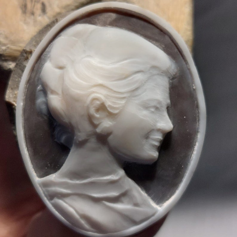 Cameo personalisiert, Porträt Cameo, Halskette Cameo, made in Italy, Weihnachtsgeschenk, made in Italy, personalisiertes handgemachtes Geschenk, Weihnachtsgeschenk Bild 2