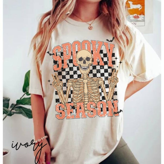 Halloween Shirt Skeleton Tee Retro Halloween Spooky Season Comfort Colors T-shirt Checkered Vintage Halloween Preppy Halloween Trendy Fall