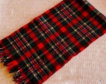 Pendleton Vintage Sz. 44" x 11.25" 100% Wool Red Plaid Fringed Scarf