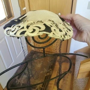 Famous Barr Co. Vintage Veiled‎ Tie Hat Famous Barr Co. Vintage Veiled Tie Hat‎ main image 4