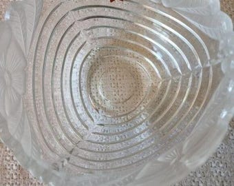 Anna Hutte Vintage Kristall 18 cm diameter Blommigt designad tratt Utsökt 10 cm hög skål