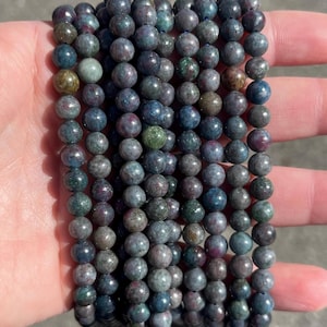 Perles de rubis/kyanite 6 mm - pierre naturelle - réactive aux UV - brin complet - 15 po.