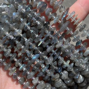 Cuentas irregulares de labradorita de 4 mm x 8 mm con perforación central - Piedra natural - Tira completa - 38 cm