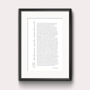 Op de afbeelding: Zwart-witte printbare wandkunst met songteksten uit het nummer "The Last Time" van Taylor Swift. De songteksten zijn gedrukt in een eenvoudig, elegant lettertype en zijn gecentreerd op de pagina.