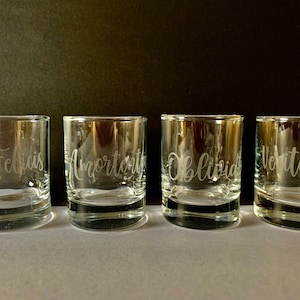 Borrelglaasjes voor magische schoolspreuken en drankjes