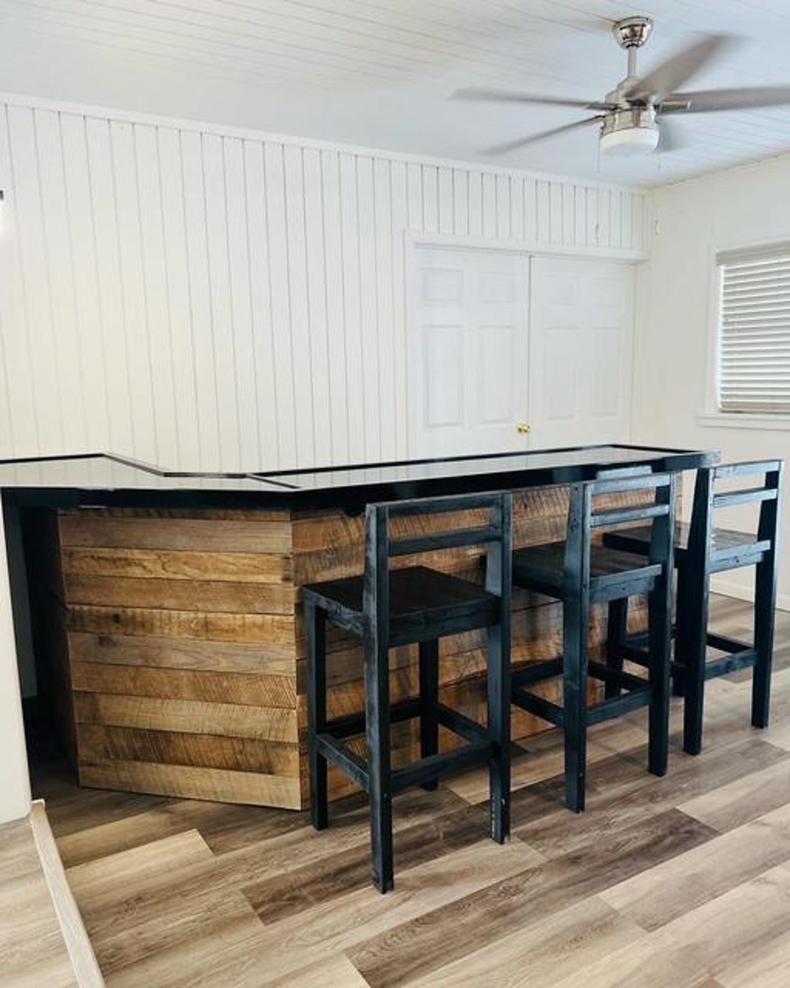 Handmade L-shaped Barnwood Bar – Custom Rustic Indoor Outdoor Home Bar ...