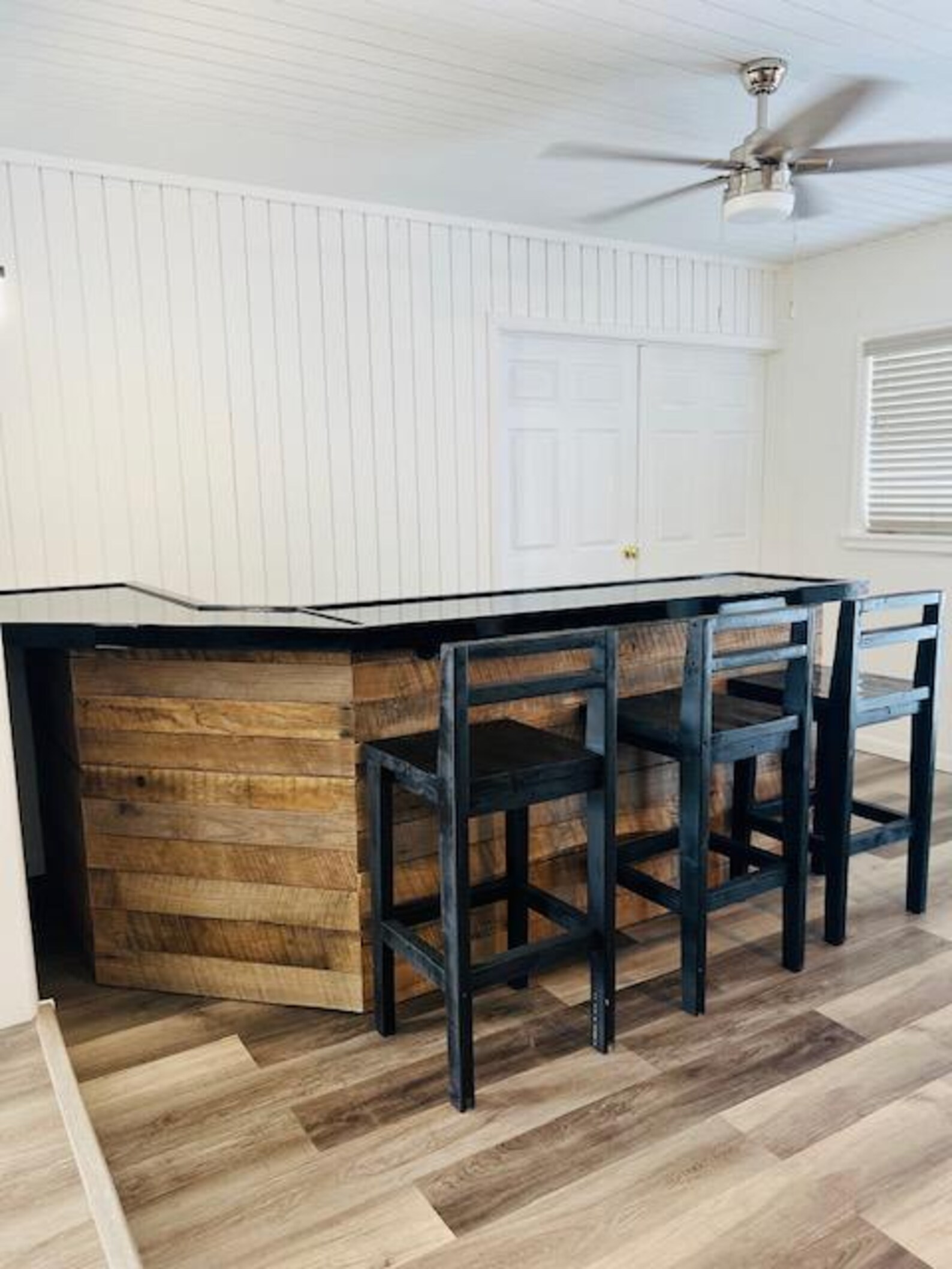 Handmade L-shaped Barnwood Bar – Custom Rustic Indoor Outdoor Home Bar ...
