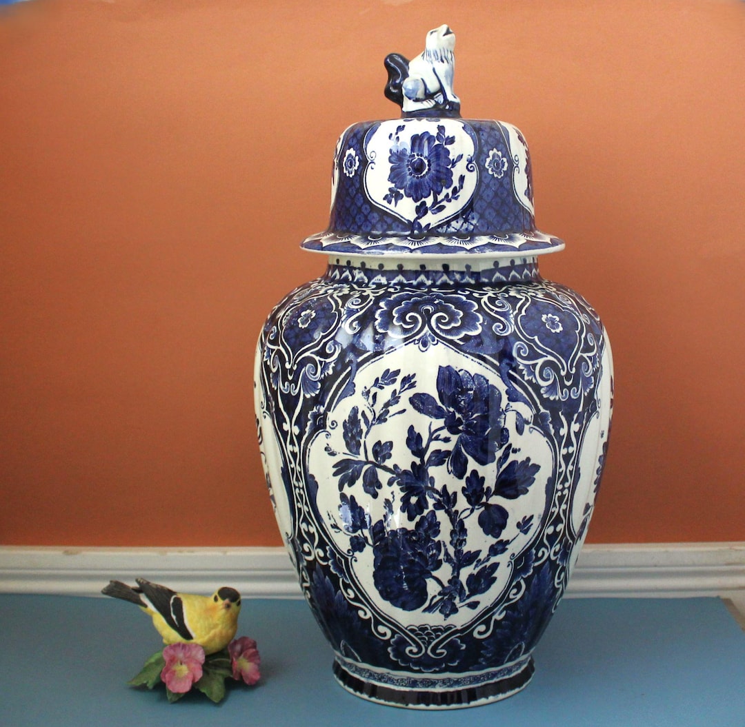 デルフトブルー ジンジャー；ロイヤルスフィンクスのフ−ドック壷、花柄の壷 デルフトブルーの大型ジンジャージャー：ロイヤルスフィンクスの