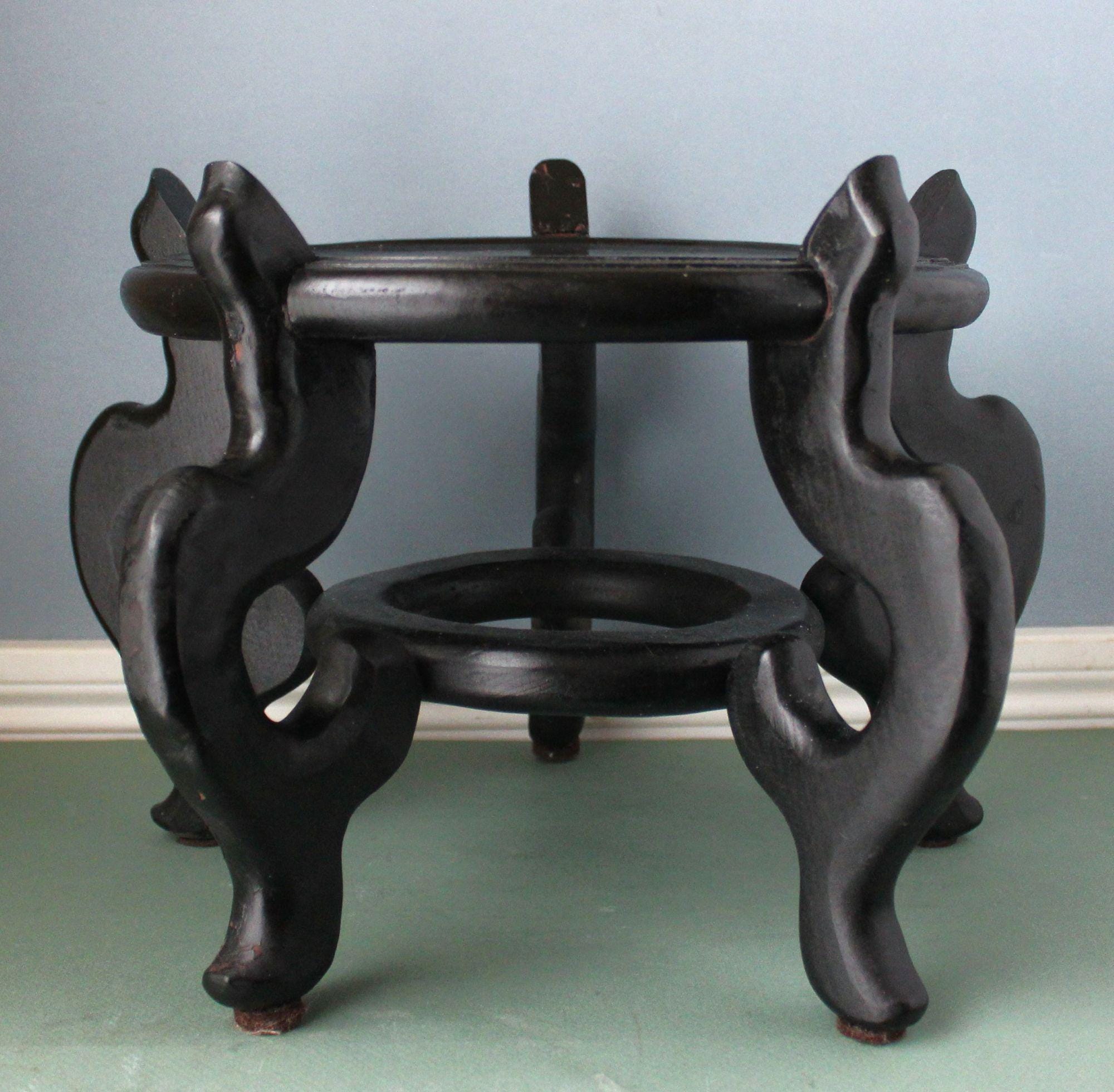 Large Chinese Stand: 9.25