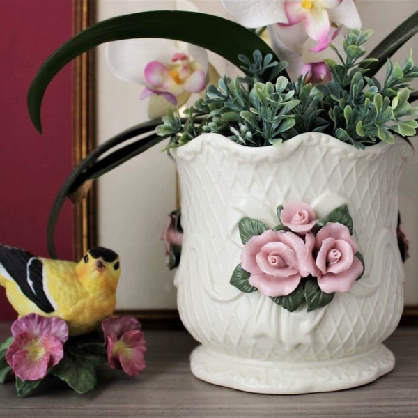 Cachepot Planter Raised Porcelain Rose Appliques Hand Painted Flower Holder Scallop Edge Lattice Motif Cache Pot Vase Flowerpot Vintage